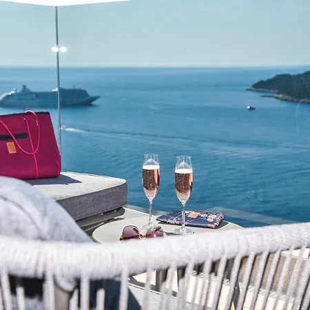 Fortes Fortuna Apartment *