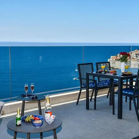 Fortes Fortuna Apartment *